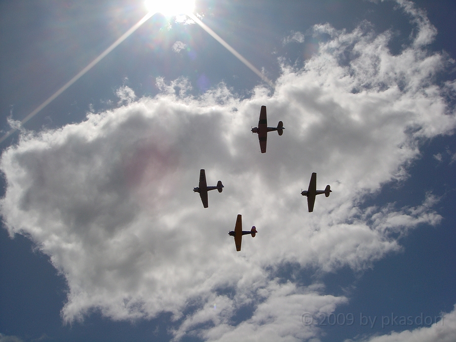 Willow Run Airshow [2009 July 18] 005.JPG - Scenes from the Thunder Over Michigan Air Show at Willow Run Airport